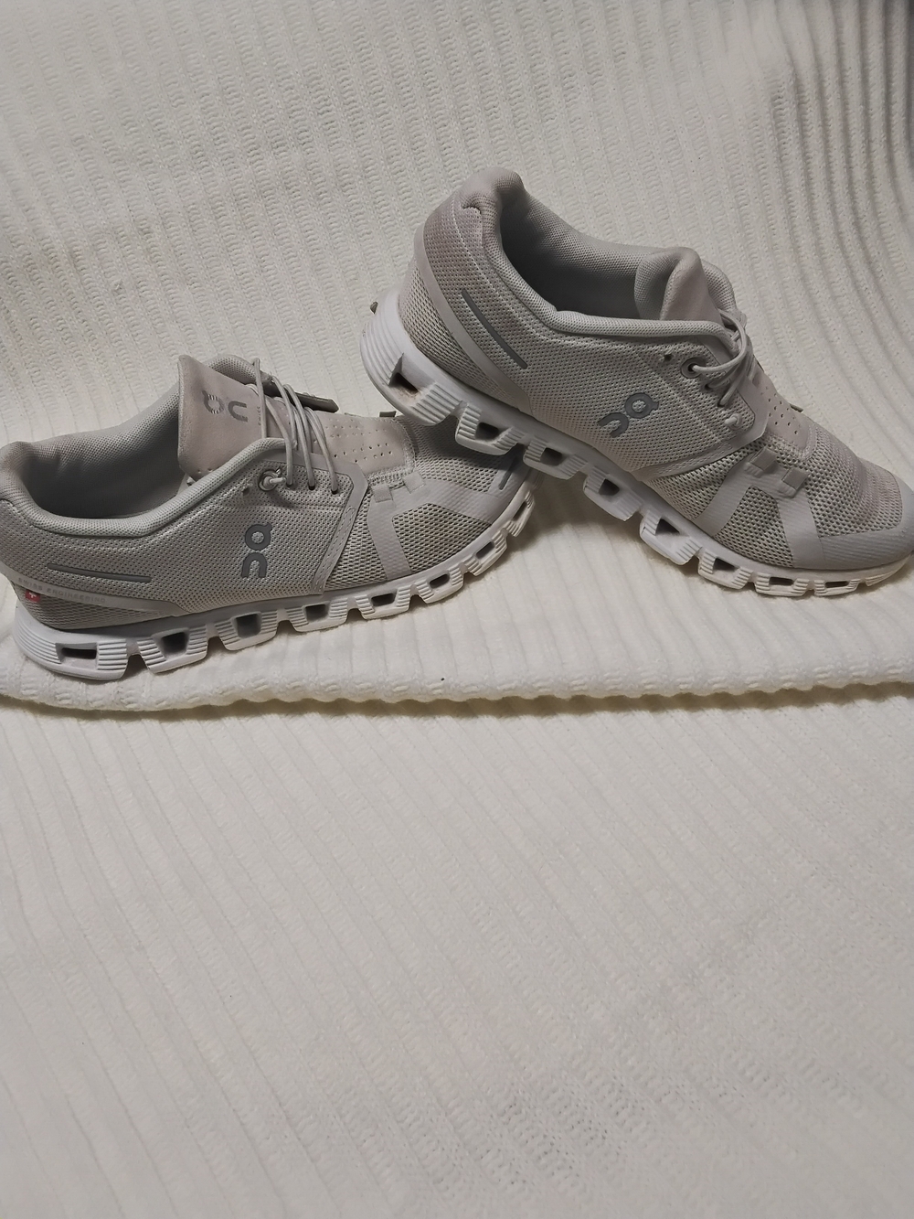 On Running Running Cloudswift Men's Light Gray Athletic Shoes